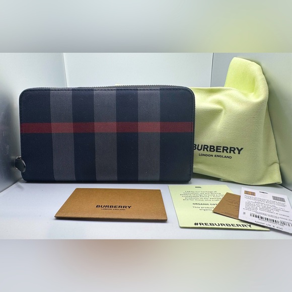 NWT Burberry Navy and Grey Long Zip Wallet w/ dust bag and all tags - Picture 1 of 8